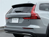 ◆バック/万が一を考え、安全性を重視する方に選ばれているVOLVO車。ドアを開閉するとその重み・厚みに驚くはず