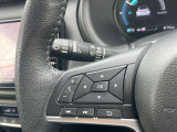 手元のスイッチでオーディオ操作出来ます☆視線をずらさなくて良いので安全運転にも一役かっていますね♪