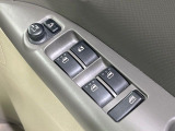 【電動格納ミラー】サイドミラーは電動格納式となっており、狭い駐車場でもキズがつくリスクを抑えられます。