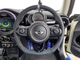 気になる車はすぐにお問い合わせください!画面右側の0066から始まる無料ダイヤルからお問い合わせ下さい!専門スタッフがお車のご質問にお答えいたします!