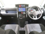 使いやすく運転しやすいレイアウトの運転席回り。
