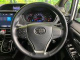 【純正革巻きステアリング】上質な革を使用することで、手にしっかり馴染みとても運転しやすいハンドルです♪