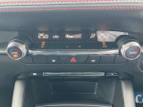 車内快適オートエアコン。ダイヤル式で操作性も良好です