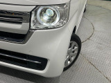 【LEDヘッドライト】悪天候や夜間走行時も良好な視界を確保し安心して運転できる高輝度LEDヘッドライトを装備!点灯速度が早く、消費電力も抑えられています。