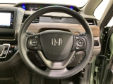 ハンドルにHondaセンシング系のクルーズコントロールやレーンキープアシストなどのスイッチと、オーディオの操作スイッチが装備されています。ハンドルから手を離さず安全に操作できます。