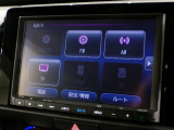 CD、DVD、Bluetooth、AM、FM、スマートフォン接続ができます。