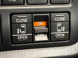 【両側パワースライドドア】スマートキーや運転席のスイッチで後席両側スライドドアの開閉が可能♪電動だから力を入れてドアを開ける必要が無く、小さなお子様でも簡単に開け閉めでき快適です♪