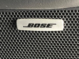 【BOSEサウンドシステム】メーカーオプションの高品位サウンドシステムを搭載。専用のチューニングが施された大小様々なスピーカーから良質なサウンドが奏でられ、臨場感あふれる音響空間を演出します。