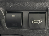【パワーバックドア】スマートキーや運転席のボタンを押すだけでリアゲートが自動で開閉します!荷物を持っている時や、高い位置にあるバックドアを閉める際に便利な機能です♪