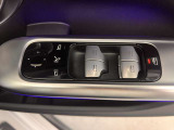 メモリー付き電動シートも装備されておりますのでシート位置を3パターン記憶できます。