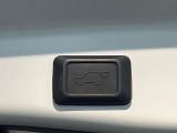 【パワーバックドア】スマートキーや運転席のボタンを押すだけでリアゲートが自動で開閉します!荷物を持っている時や、高い位置にあるバックドアを閉める際に便利な機能です♪