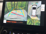【パノラミックビューモニター】専用のカメラにより、上から見下ろしたような視点で360度クルマの周囲を確認することができます☆死角部分も確認しやすく、狭い場所での切り返しや駐車もスムーズに行えます。