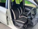 運転席まわりには十分なスペースがあり、大柄な方でもゆったり運転していただける環境です。