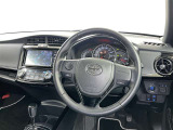 運転の際、常に目にする部分だけにシックで飽きのこないデザインが良いですね。