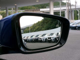 車線変更の注意表示も装備しておりますので安心してドライビングを楽しむことができます!