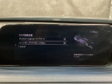 ハンドル操作をアシストすることにより車線からの逸脱回避を支援します。