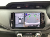 【アラウンドビューモニター】周囲を見渡せる映像で、スムースな駐車をサポートします