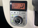 【オートエアコン】一度お好みの温度に設定すれば、車内の温度を検知し風量や温度を自動で調整。暑い…寒い…と何度もスイッチ操作をする必要はありません。快適な車内空間には必須の機能ですね♪
