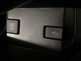 【USBポート】USBポートも装備されています♪スマートフォンのオーディオに連携も可能です。今や欠かせない装備の一つです!