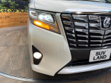 【LEDヘッドライト】悪天候や夜間走行時も良好な視界を確保し安心して運転できる高輝度LEDヘッドライトを装備!点灯速度が早く、消費電力も抑えられています。