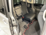 後席をはね上げれば、「もうひとつの荷室」が生まれます。