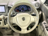 インテリアに合わせたデザインのステアリングは、運転される方のことも考え、運転しやすい形状、大きさです。是非一度、実際に触ってお確かめください。