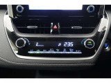 エアコンはオートタイプが装着済みです!オートモードにしておけば、車内温度を設定するだけで風の料や吹き出し口の切り替えを機械が行ってくれます!一年中快適な環境を作れますよ♪