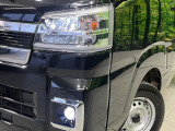 【LEDヘッドライト】悪天候や夜間走行時も良好な視界を確保し安心して運転できる高輝度LEDヘッドライトを装備!点灯速度が早く、消費電力も抑えられています。
