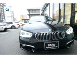 BMWの代名詞の【キドニーグリル】グリルが腎臓のように見えるので【キドニー】と呼ばれるようになりました。一目見ただけでBMWであると認識できる確固たるアイコンとして存在感を放ちます。