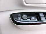 ドアミラーの鏡面の調節、格納は運転席からすべて操作できます!