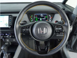 【Honda SENSING】 カメラ等装置で精度の高い検知能力を発揮、安全運転を支援します。ステアリング上のコントローラーに注目!