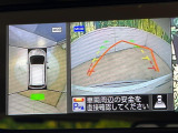 【アラウンドビューモニター】専用のカメラにより、上から見下ろしたような視点で360度クルマの周囲を確認することができます☆死角部分も確認しやすく、狭い場所での切り返しや駐車もスムーズに行えます。