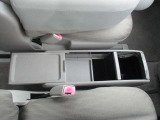 使い勝手の良いセンターコンソールBOX。