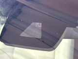【トヨタセーフティセンス】走行中に前方の車両等を認識し、衝突しそうな時は警報とブレーキで衝突回避と被害軽減をアシスト。より安全にドライブをお楽しみいただけます。