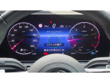 高いレベルの知性を備えたメルセデスの「インテリジェントドライブ」は、ドライバーの疲労を軽減し、安全かつ快適なドライブの一助となります。
