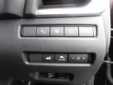 運転席の右下に各種スイッチがまとめられています。