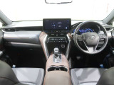 使いやすく運転しやすいレイアウトの運転席回り。