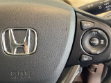 ハンドルにHondaセンシング系のクルーズコントロールやレーンキープアシストなどのスイッチが装備されています。ハンドルから手を離さず安全に操作できます。