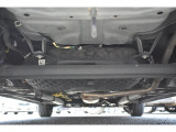 車両後方からの下回りです。マフラー防錆塗装や下回り防錆施工等も可能でございます。