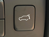 【パワーバックドア】スマートキーや運転席のボタンを押すだけでリアゲートが自動で開閉します!荷物を持っている時や、高い位置にあるバックドアを閉める際に便利な機能です♪