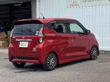 バックカメラが付いているのでバックでの車庫入れも安心です。