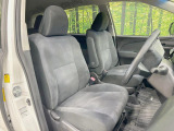 運転席まわりには十分なスペースがあり、大柄な方でもゆったり運転していただける環境です。