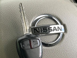 【キーレス】少し離れた場所からでもボタン一つでドアの開錠・施錠ができるのでとっても便利!ドアの鍵穴周りに傷をつけることもありません♪