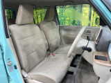 運転席シート廻りは使用感も少なく、良好な状態となっています。前オーナー様が丁寧に使っていたことがよくわかりますね。
