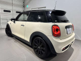 MINIを熟知したメカニックによる100項目の点検・整備を行います。不具合箇所、交換時期に達している部品に関しましては、全て弊社負担で交換してからのご納車となります。