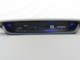 スピードメーターを中心にしたメーターはとても見やすいですよ!