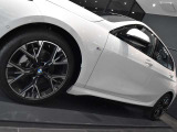 保証に関しましては全国どこのディーラーでもご使用いただける認定中古車保証が付きます。アフターメンテナンスもお近くのディーラーにて行うことができますので安心してお乗りいただけます。