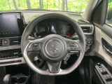 【純正革巻きステアリング】上質な革を使用することで、手にしっかり馴染みとても運転しやすいハンドルです♪