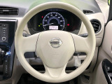 インテリアに合わせたデザインのステアリングは、運転される方のことも考え、運転しやすい形状、大きさです。是非一度、実際に触ってお確かめください。