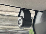 【ドライブレコーダー】映像・音声などの運転中の記録を残します。事故などを起こした起こされた時の証拠になりえますので、もしも時でも安心ですね。